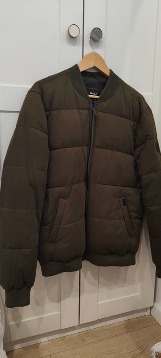 Chaqueta RVCA acolchada verde militar