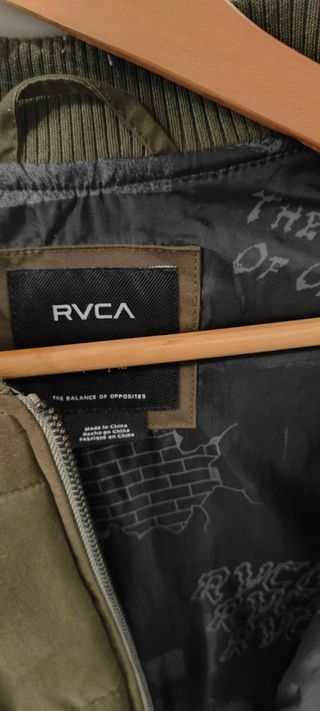 Chaqueta RVCA acolchada verde militar