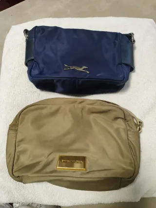Dos bolsos Bimba y Lola azul y beige