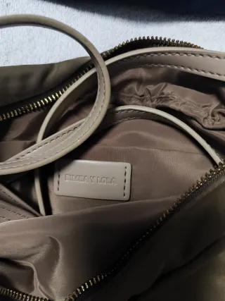 Dos bolsos Bimba y Lola azul y beige