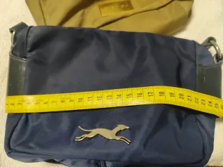 Dos bolsos Bimba y Lola azul y beige
