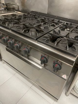 Cocina industrial 6 fuegos con horno