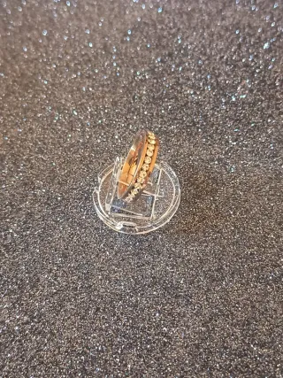 Anillo Rosa Oro con diamantes de imitación.