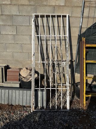Puerta metálica 