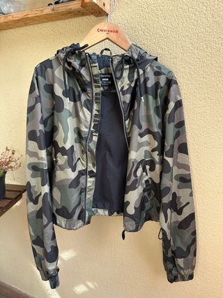Chaqueta Camuflaje con Capucha