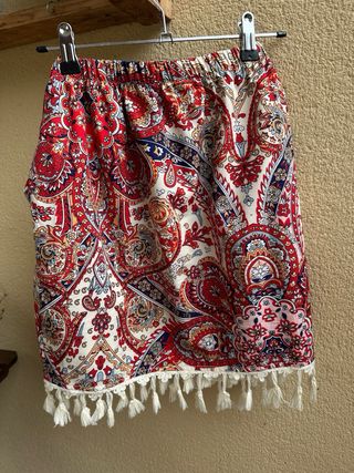 Falda pareo estampado flecos