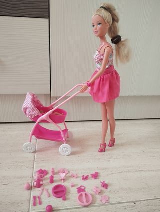 Muñeca con bebé, carrito y accesorios
