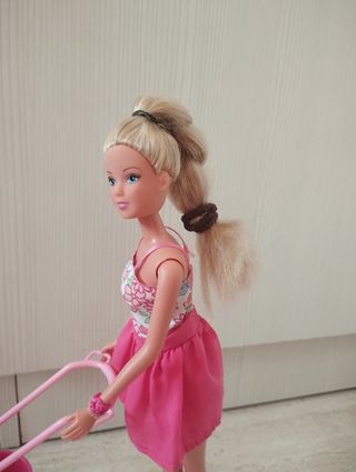 Muñeca con bebé, carrito y accesorios