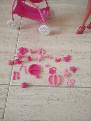 Muñeca con bebé, carrito y accesorios