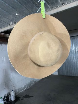 Cappello a tesa larga beige