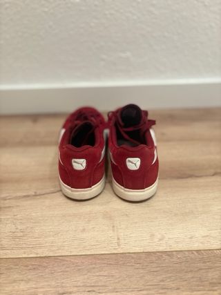 Zapatillas Puma rojas y blancas