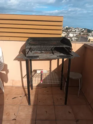 Barbacoa de carbón metálica