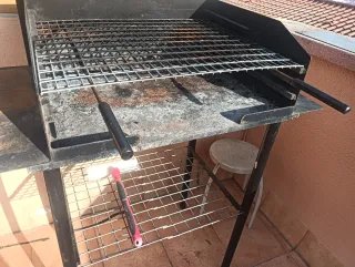 Barbacoa de carbón metálica
