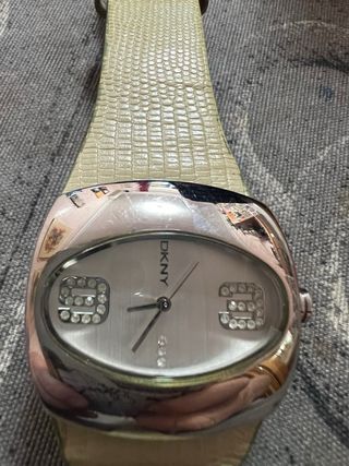 Reloj DKNY Ovalado Verde con Cristales