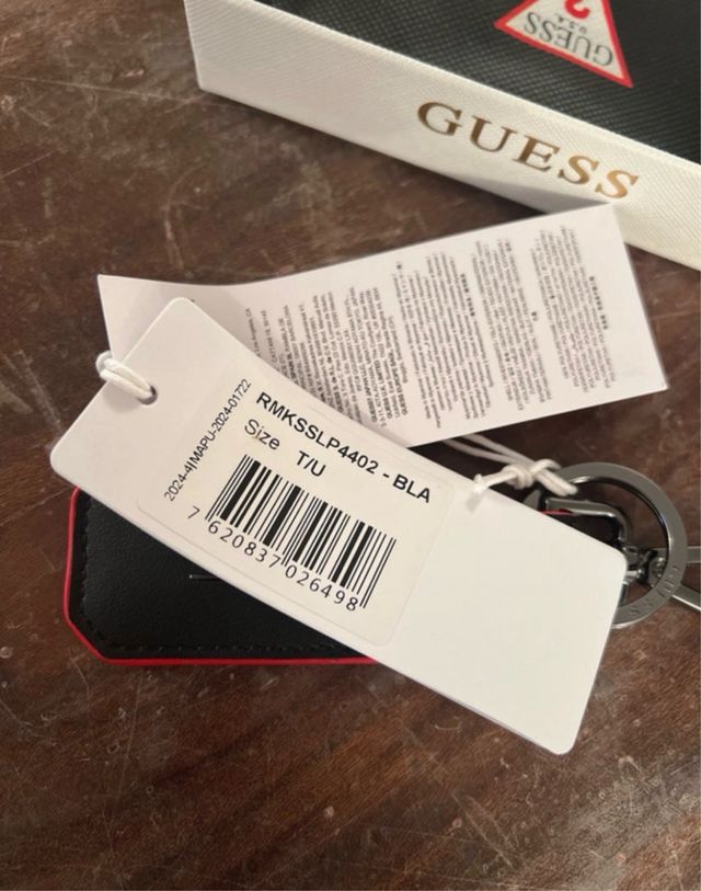 Portachiavi Guess nero e rosso
