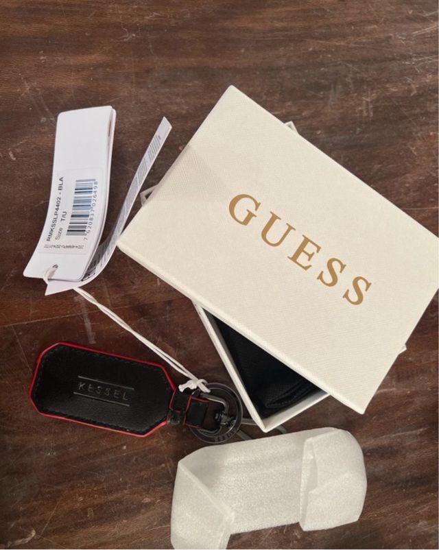 Portachiavi Guess nero e rosso
