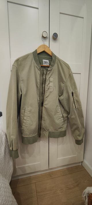 Chaqueta Zara entretiempo verde oliva