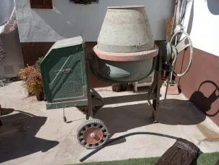 Hormigonera Umacon 300L