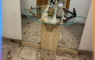 Recibidor de cristal y piedra