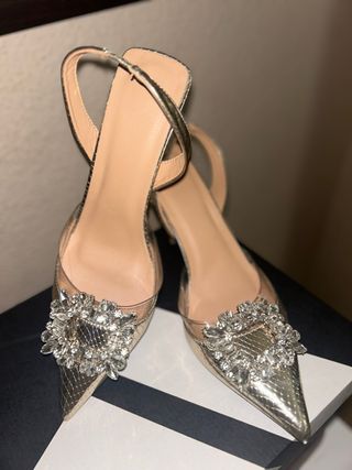 Zapatos de tacón oro/plata con pedrería