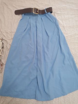 Gonna blu con cintura marrone