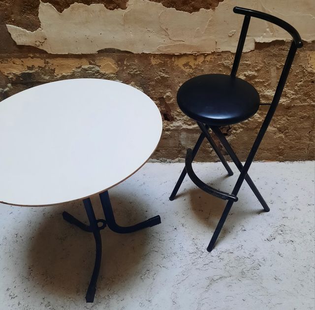 Mesa redonda blanca patas negras