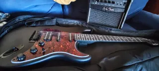 Harley Benton ST-20HSS SBK Guitarra Eléctrica