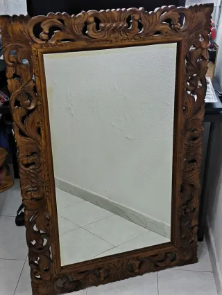 Espejo grande de madera tallada. Medidas 120x80cm