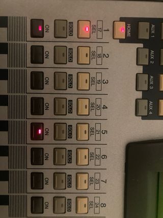 Mixer MIDI & Live & Studio Yamaha 01v