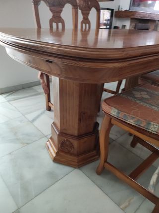 Mesa de comedor y 6 sillas de madera