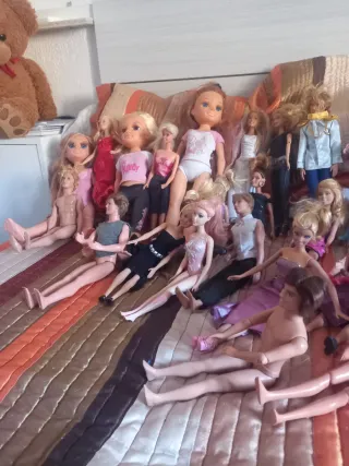 Lote Muñecas Barbie, Nancy, Disney, Bratz