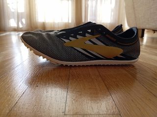 Brooks ELMN8 V4 Clavos Talla 44