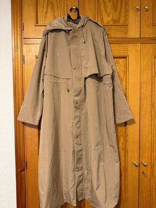 Gabardina Beige con Capucha