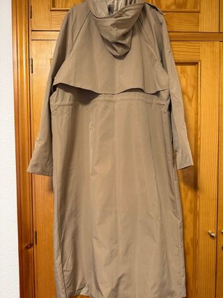 Gabardina Beige con Capucha