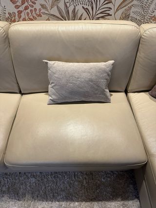 Sofá esquinero piel beige