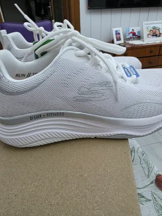 Zapatillas Skechers Mujer D'Lux Fitness Plata