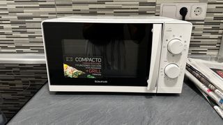 Microondas Taurus Compacto 700W + Grill