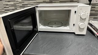 Microondas Taurus Compacto 700W + Grill