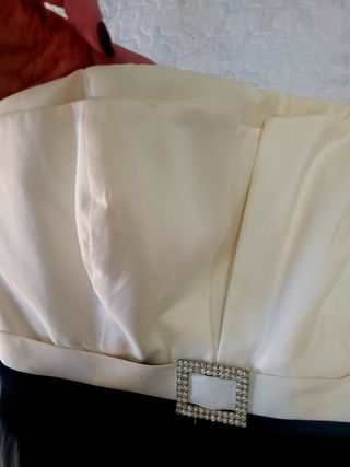 Vestido fiesta blanco y negro con pedrería