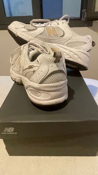 Zapatillas New Balance 530 Mujer Beige/Blanco
