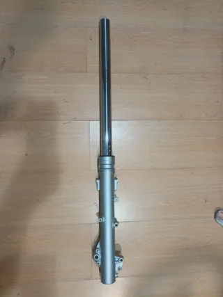 Barra Izquierda Horquilla Dominator