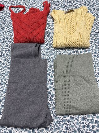 Conjunto 4 prendas: 2 tops y 2 mallas gym