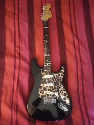 Guitarra Eléctrica Squier Affinity Leopardo