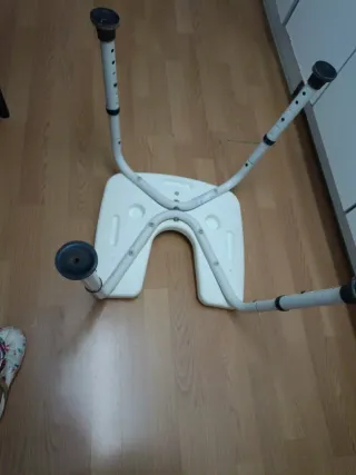 Silla baño. Regulable.