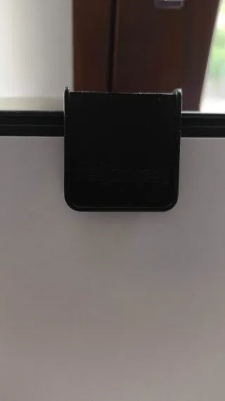 Atril negro para mesa.  No se ha usado