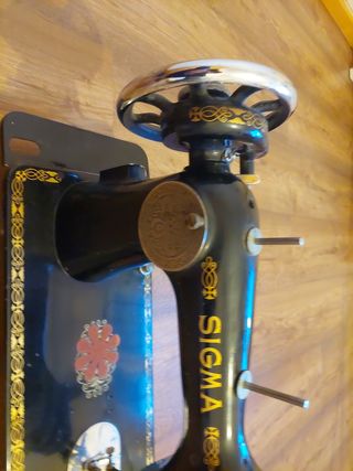 Máquina de coser Sigma antigua