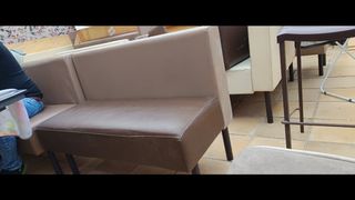 Panche bianche e marroni (divani) 50€ ciascuna 