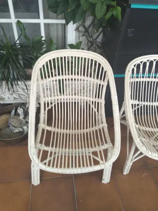 3 sillas de mimbre
