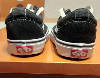 Zapatillas Vans Negras y Blancas