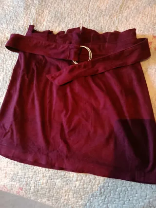 Falda corta antelina roja